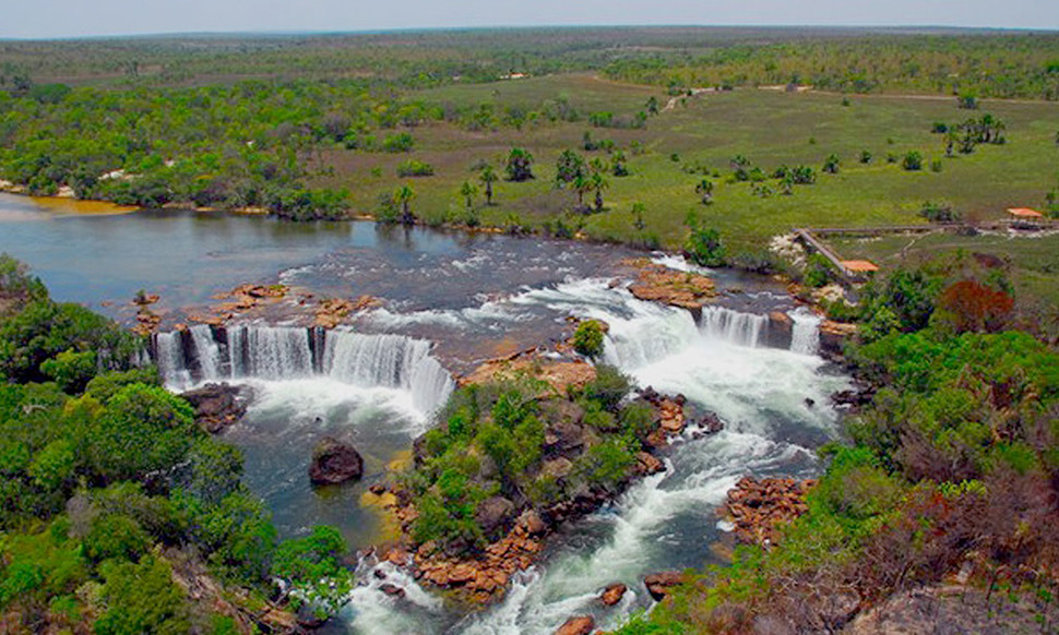 Cachoeira da Velha é mais uma atração do Jalapão, com grande volume de água cristalina mesmo na época da estiagem