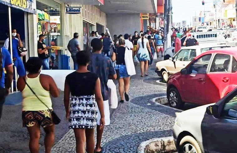 Muita gente no centro de Araguaína com a reabertura do comércio